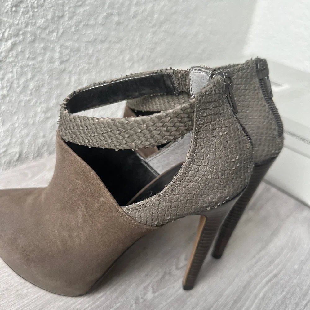 Jessica Simpson JS-Fionna Grey Leather Cutout Booties Heels Size 6.5M - Picture 7 of 14